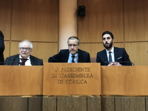 "C'est à nous tous qu'il appartient de faire vivre les principes des Droits de l'Homme" "C'est à nous tous qu'il appartient de faire vivre les principes des Droits de l'Homme"