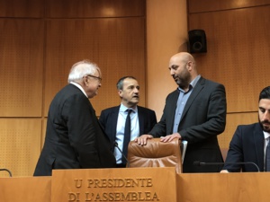 "C'est à nous tous qu'il appartient de faire vivre les principes des Droits de l'Homme" "C'est à nous tous qu'il appartient de faire vivre les principes des Droits de l'Homme"