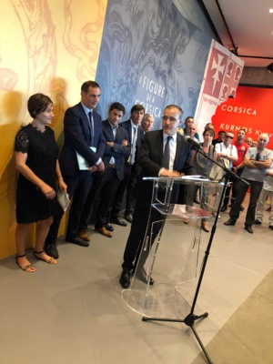 "Une société humaine se construit dans l’équilibre entre le pratique et le symbolique" "Une société humaine se construit dans l’équilibre entre le pratique et le symbolique"