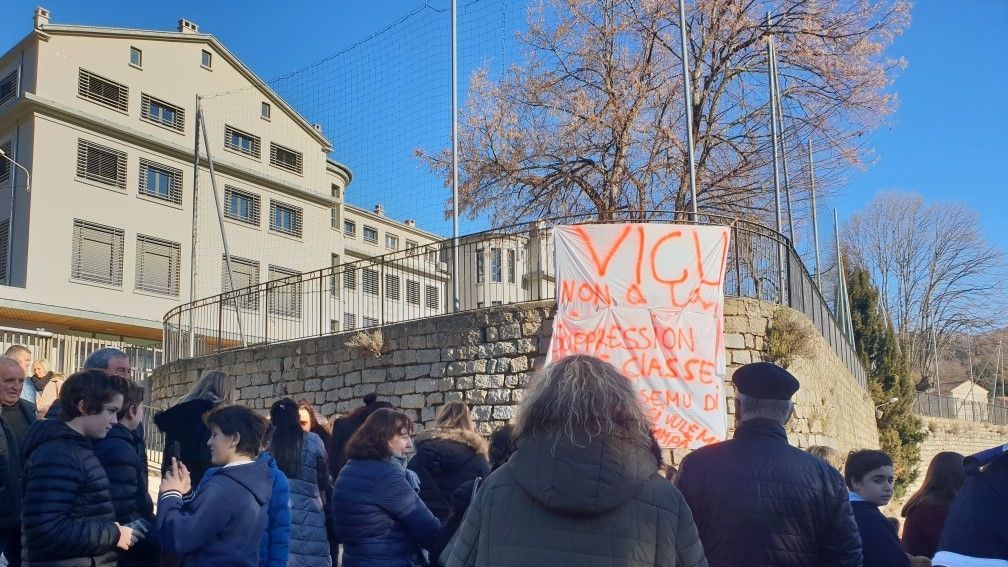 A Vicu, les deux classes de 6e doivent être maintenues - Communiqué de presse
