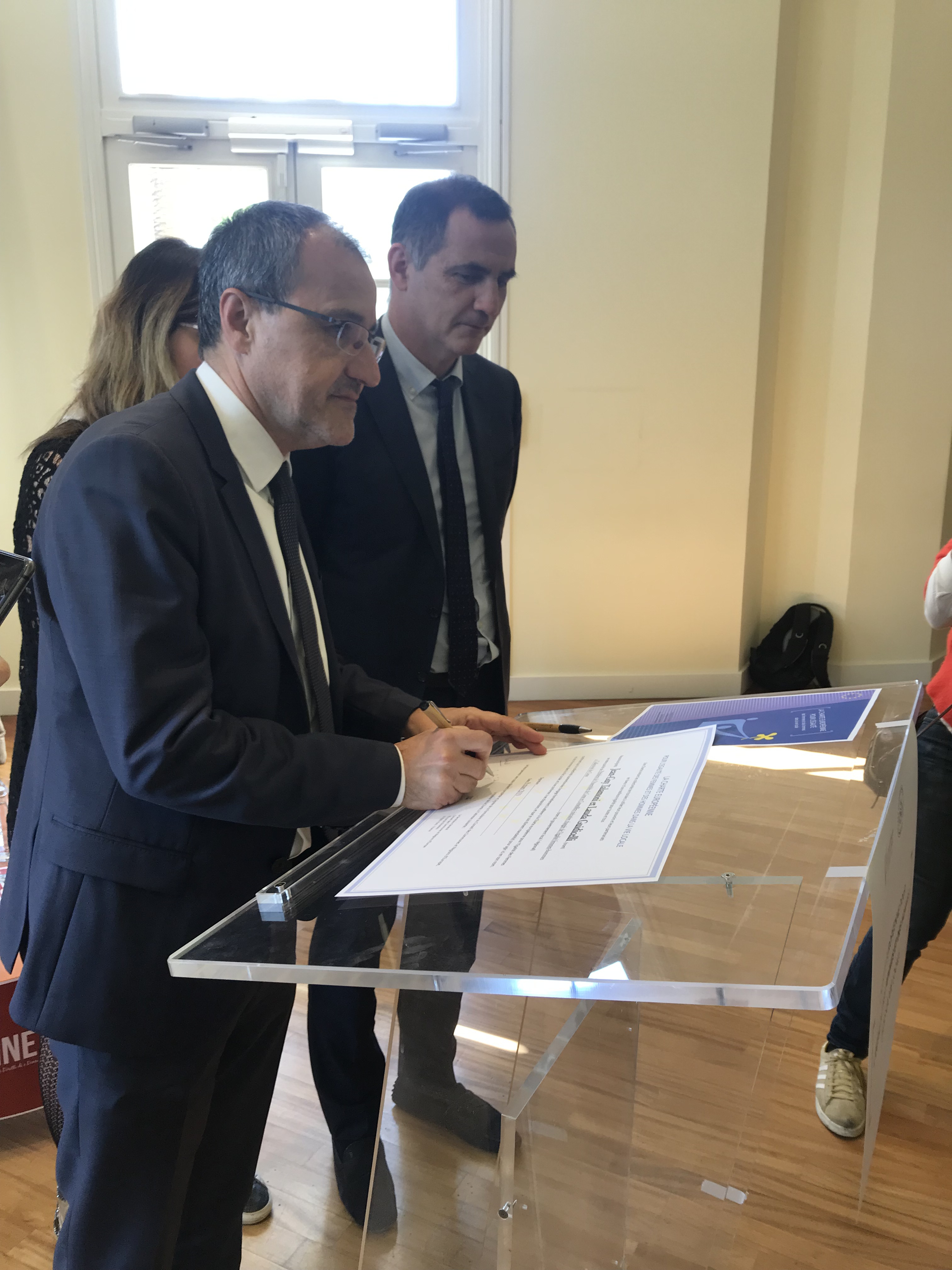 La Charte européenne pour l'égalité femmes-hommes est signée 