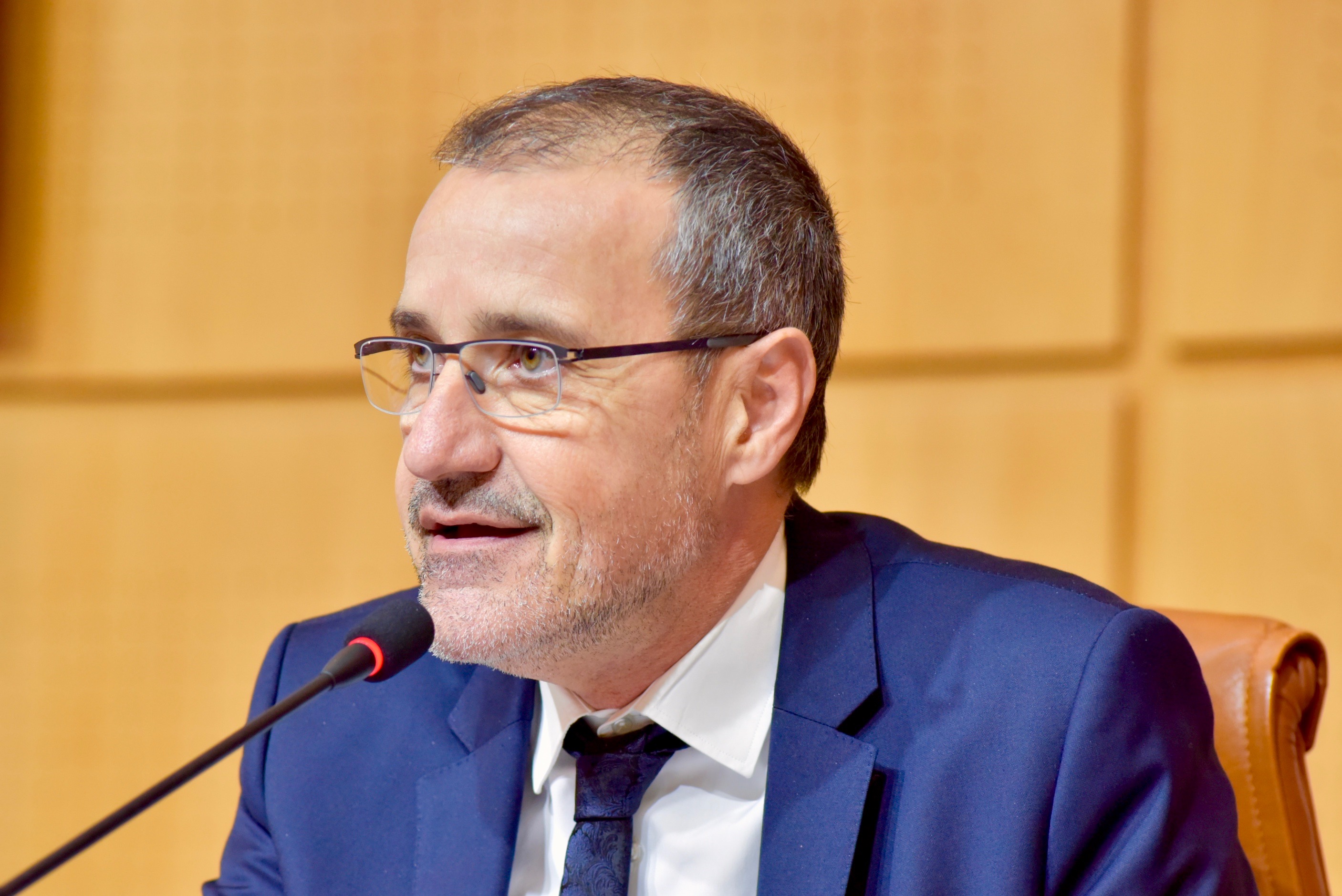 Sapemu quant’elli tenenu cara a so libertà i Corsi. Sapemu quantu elli sò primurosi i so ripresentanti di difende li. Sapemu quant’elli tenenu cara a so libertà i Corsi. Sapemu quantu elli sò primurosi i so ripresentanti di difende li.