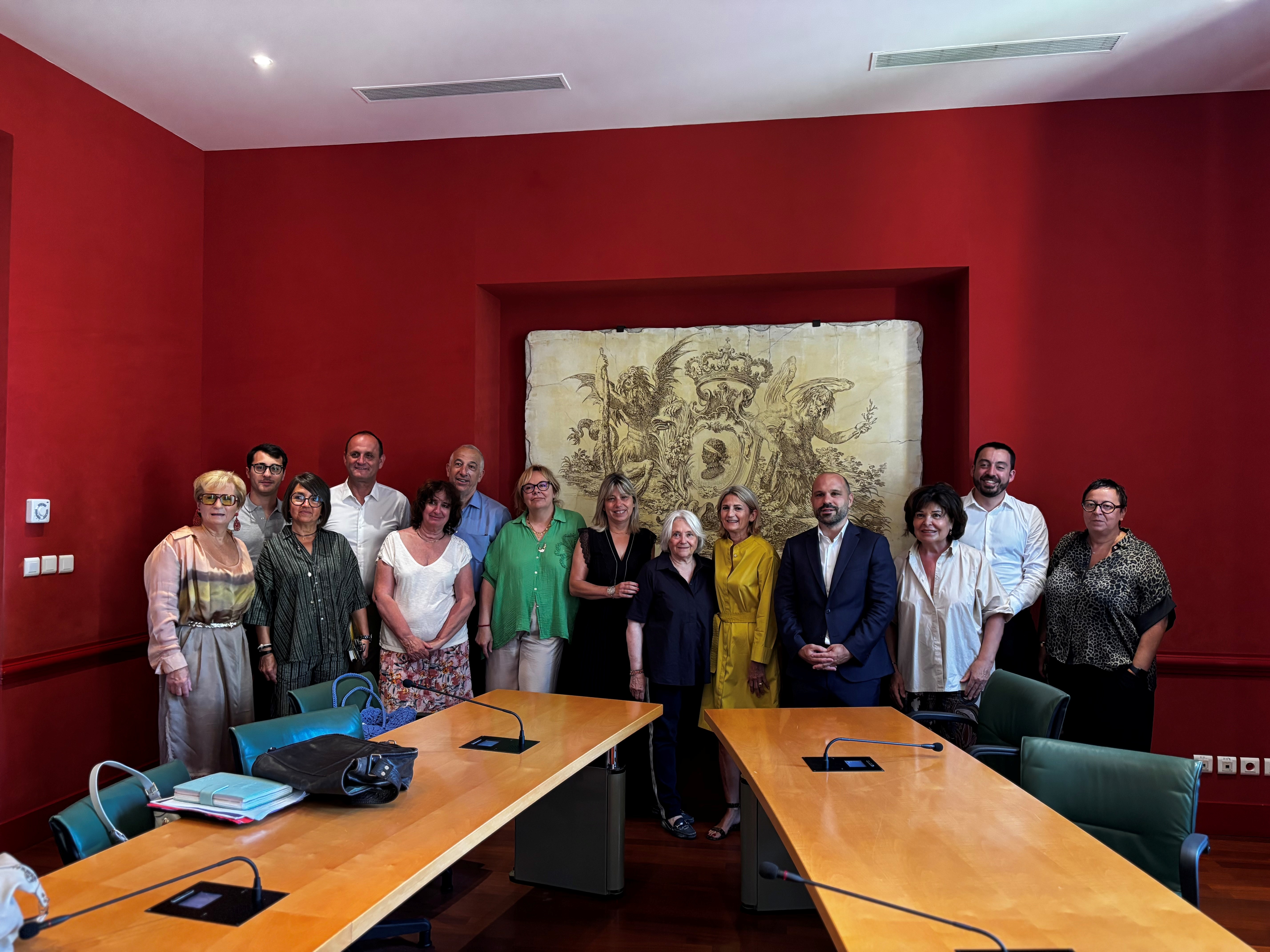 Cummissione ad hoc nantu à a pulitica linguistica di a Cullettività di Corsica  Cummissione ad hoc nantu à a pulitica linguistica di a Cullettività di Corsica