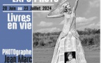 Exposition de photographies mises en scène par le photographe plasticien Jean-Marc Godes "Livres en vie" - Mediateca di Prupià