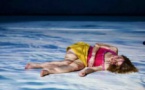 Performance théâtrale : « A force de nous serrer dans les bras » – Catherine Froment - Médiathèque L’Animu - Portivechju 