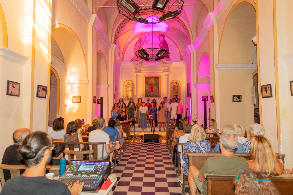 Retour en images sur la restitution de l'atelier du pôle de musiques actuelles du Centre d'Art Polyphonique au Festival du film de Lama