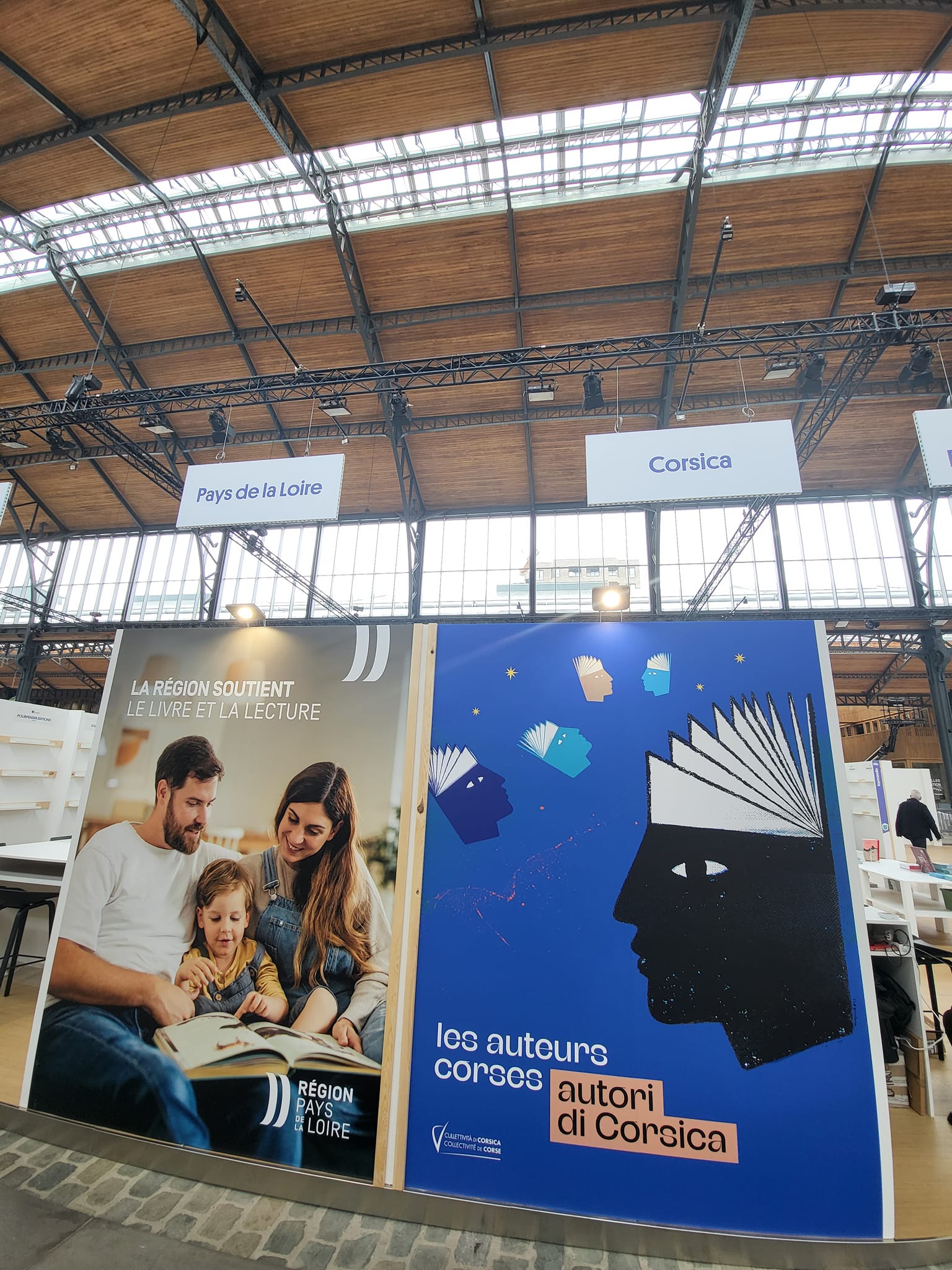 Foire du Livre de Bruxelles : Retour en images sur les tables et les séances de dédicaces des auteurs Corses Foire du Livre de Bruxelles : Retour en images sur les tables et les séances de dédicaces des auteurs Corses