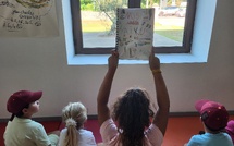 Attelli di scrittura cù i zitelli di a scola di Fulelli
