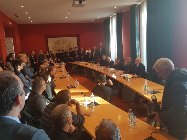 Signatura di a Cartula di a Lingua Corsa da a Camara di Cummerciu è d'Industria d'Aiacciu è di u Pumonti
