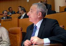 Fogliu di strada lingua corsa 2011-2014 présentée par Pierre Ghionga devant l'Assemblée de Corse en juillet 2011 Fogliu di strada lingua corsa 2011-2014 présentée par Pierre Ghionga devant l'Assemblée de Corse en juillet 2011