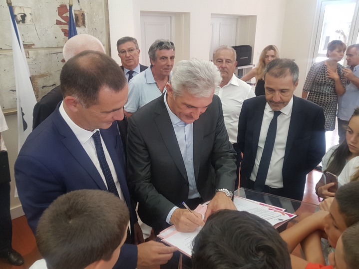 Firma di a Cartula da u CNFPT, l'URSSAF, u PNRC è e cumune di I Peri è Montegrossu.