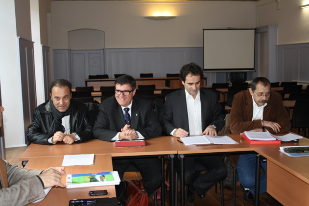 da manca à diritta, i riprisententi di i media radiofonocu è audiovisivu publichi isulani : Ghuvan Paulu Luciani, Hervé de Haro, Jean-Emanuel Casalta, Nicolas Gianonni. da manca à diritta, i riprisententi di i media radiofonocu è audiovisivu publichi isulani : Ghuvan Paulu Luciani, Hervé de Haro, Jean-Emanuel Casalta, Nicolas Gianonni.