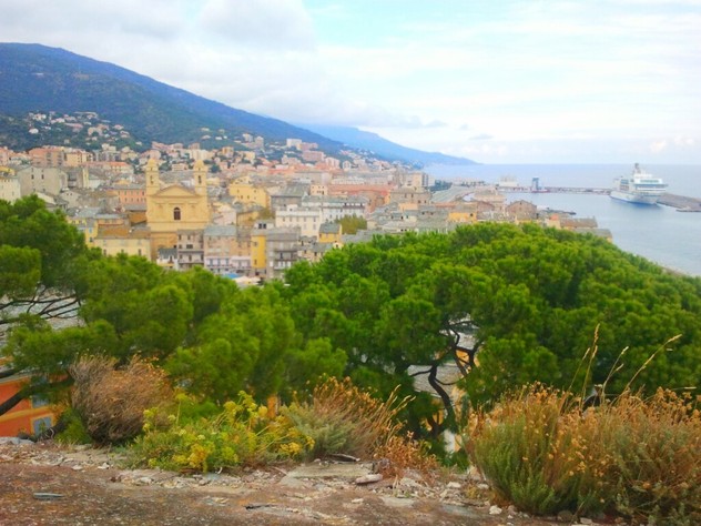 Bastia da i giardini di a citadella.