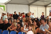 U publicu di a cunfarenza di u sabbatu matina U publicu di a cunfarenza di u sabbatu matina