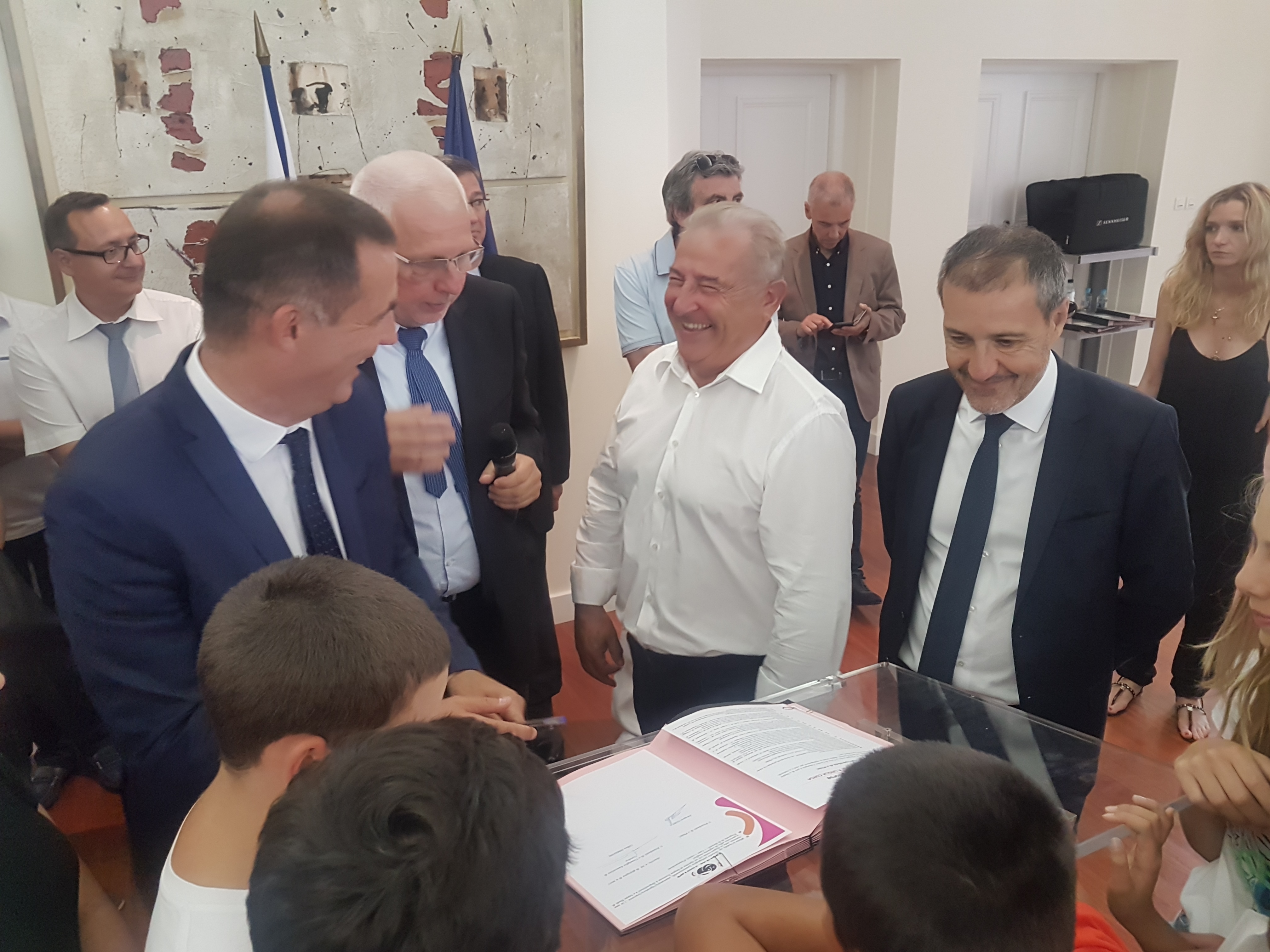 Firma di a Cartula da u CNFPT, l'URSSAF, u PNRC è e cumune di I Peri è Montegrossu.