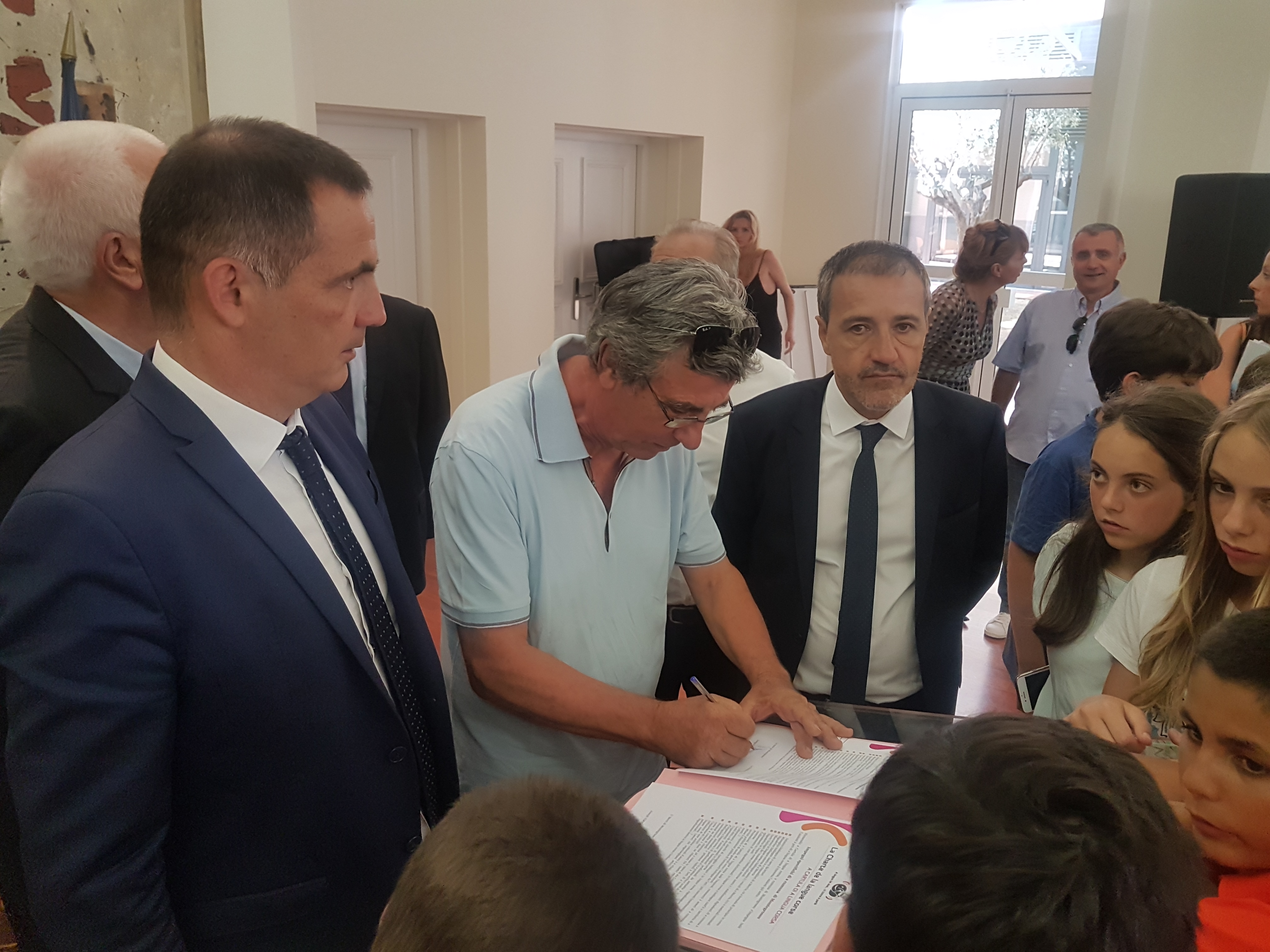 Firma di a Cartula da u CNFPT, l'URSSAF, u PNRC è e cumune di I Peri è Montegrossu.