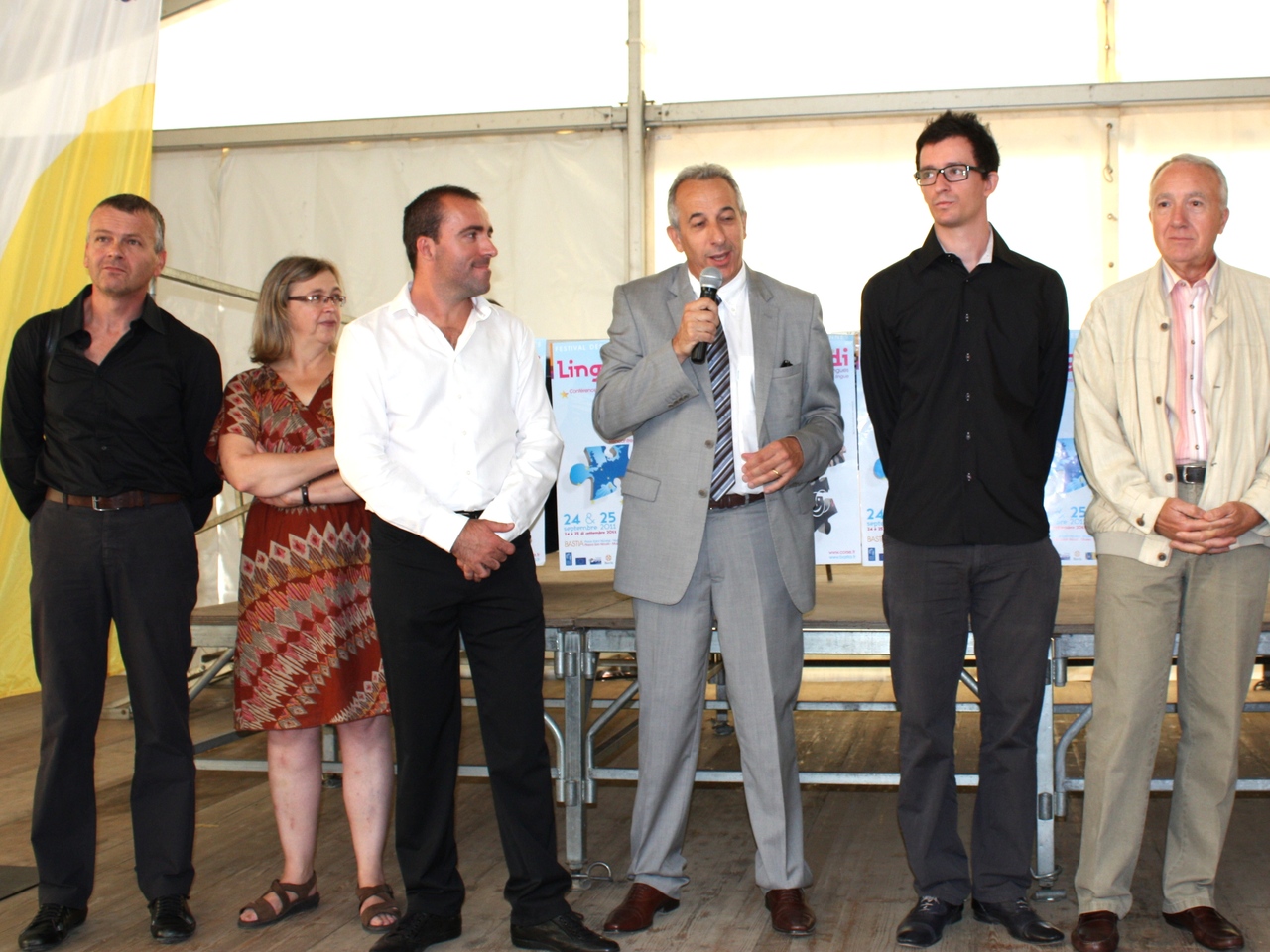 Pierre Ghionga presenta Linguimondi Pierre Ghionga presenta Linguimondi