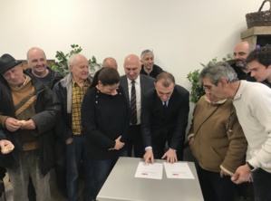 Signature d'une convention de portage entre l'OFC et la commune de Ciamannace Signature d'une convention de portage entre l'OFC et la commune de Ciamannace