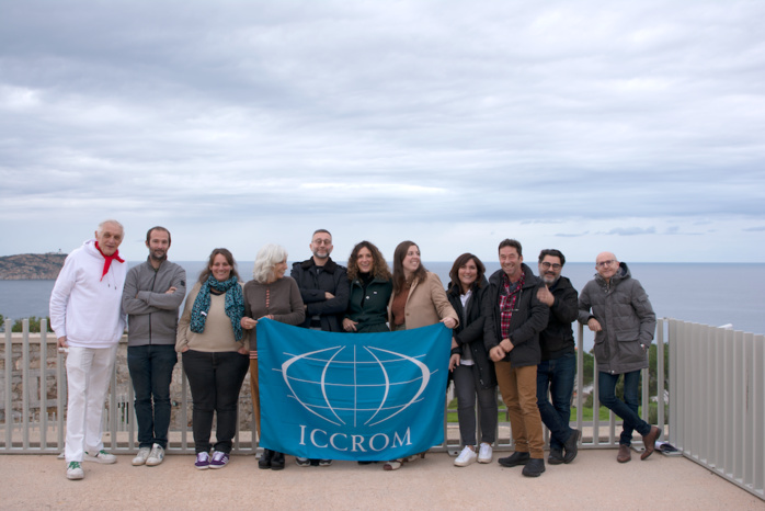 Figure 1. Gaël de Guichen, Catherine Antomarchi (ICCROM) et les représentants des musées en lice pour accueillir le programme RE-ORG CORSICA, le 08 décembre 2022 au Centre de conservation - Fort Charlet, à Calvi.