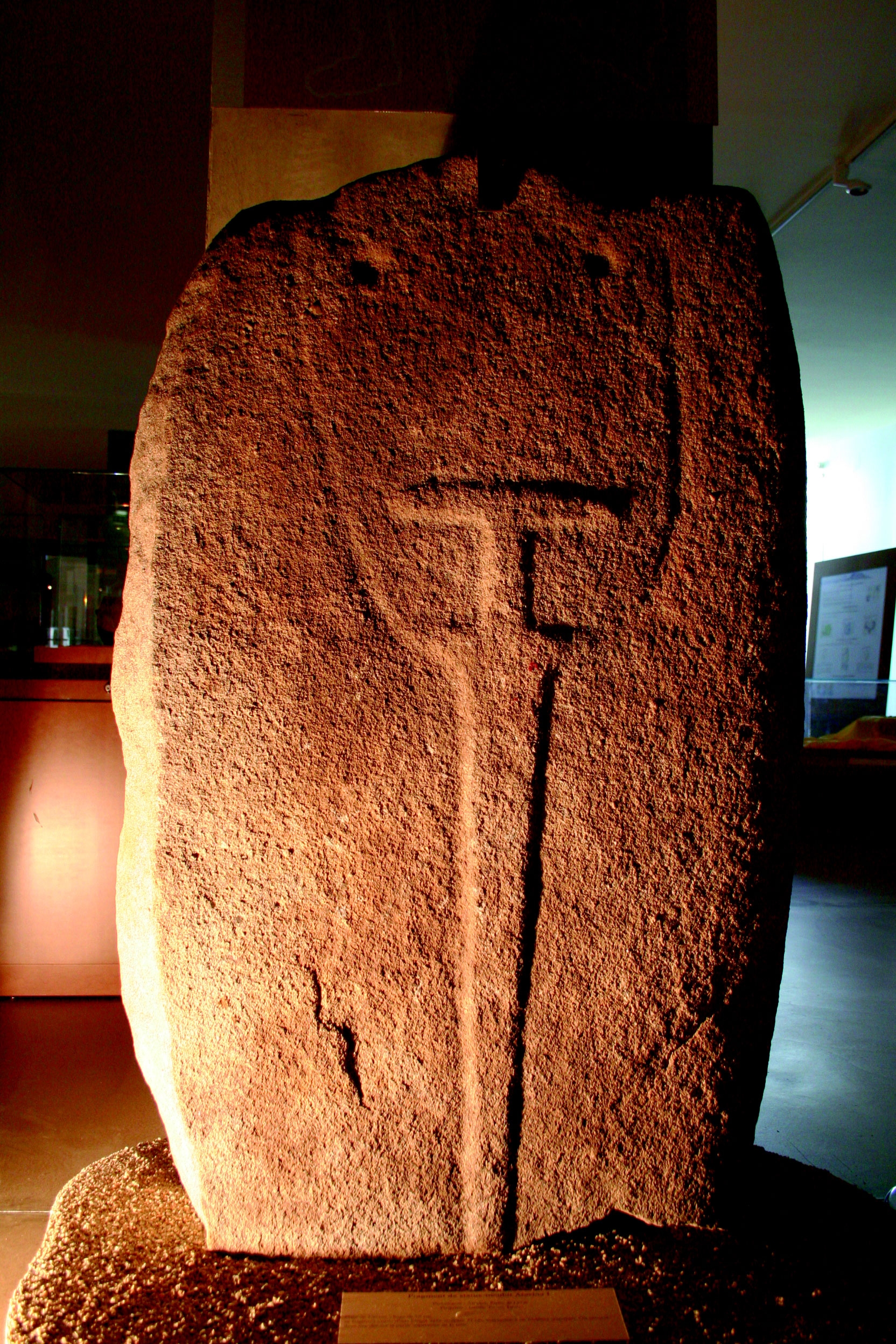 Fragment de la statue-menhir Aravina I