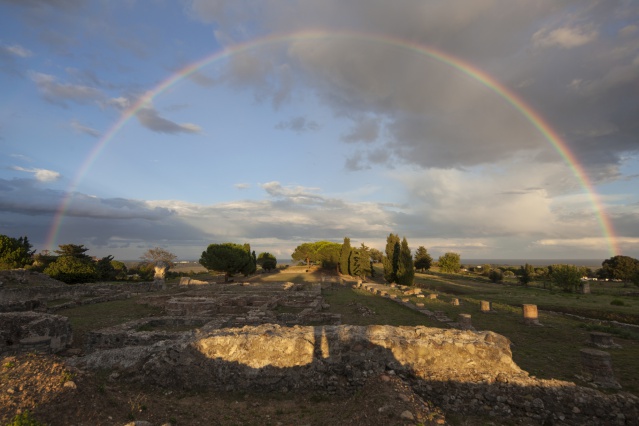 vue depuis le parvis du temple ouest Aleria. P. Lemaître 2012