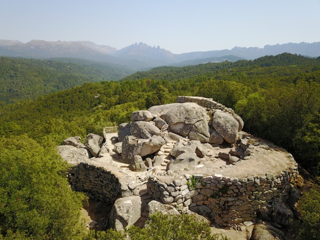 U Casteddu - Cucuruzzu vue sur Bavella U Casteddu - Cucuruzzu vue sur Bavella