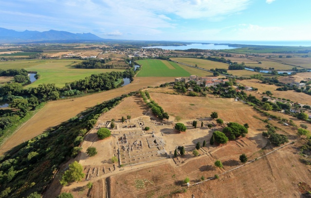 Vue aérienne d'Aleria, en été Vue aérienne d'Aleria, en été