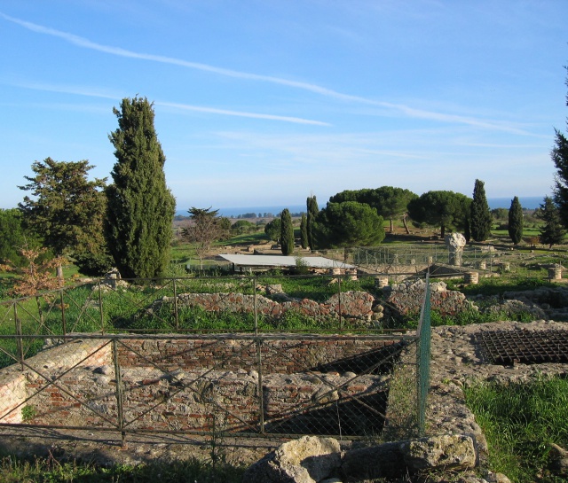 Aleria, quartier nord ouest, citernes - vue vers l'est Aleria, quartier nord ouest, citernes - vue vers l'est