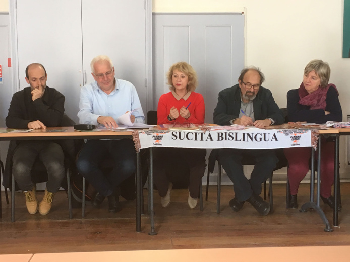 Firma di a Cartula di a Lingua Corsa da a Federazioni di i fieri rurali agriculi è artigianali di Corsica marcuri u 14 di marzu di u 2018 sala Simon’ Ghjuvanni Vinciguerra, Cunsigliu di a lingua corsa 
