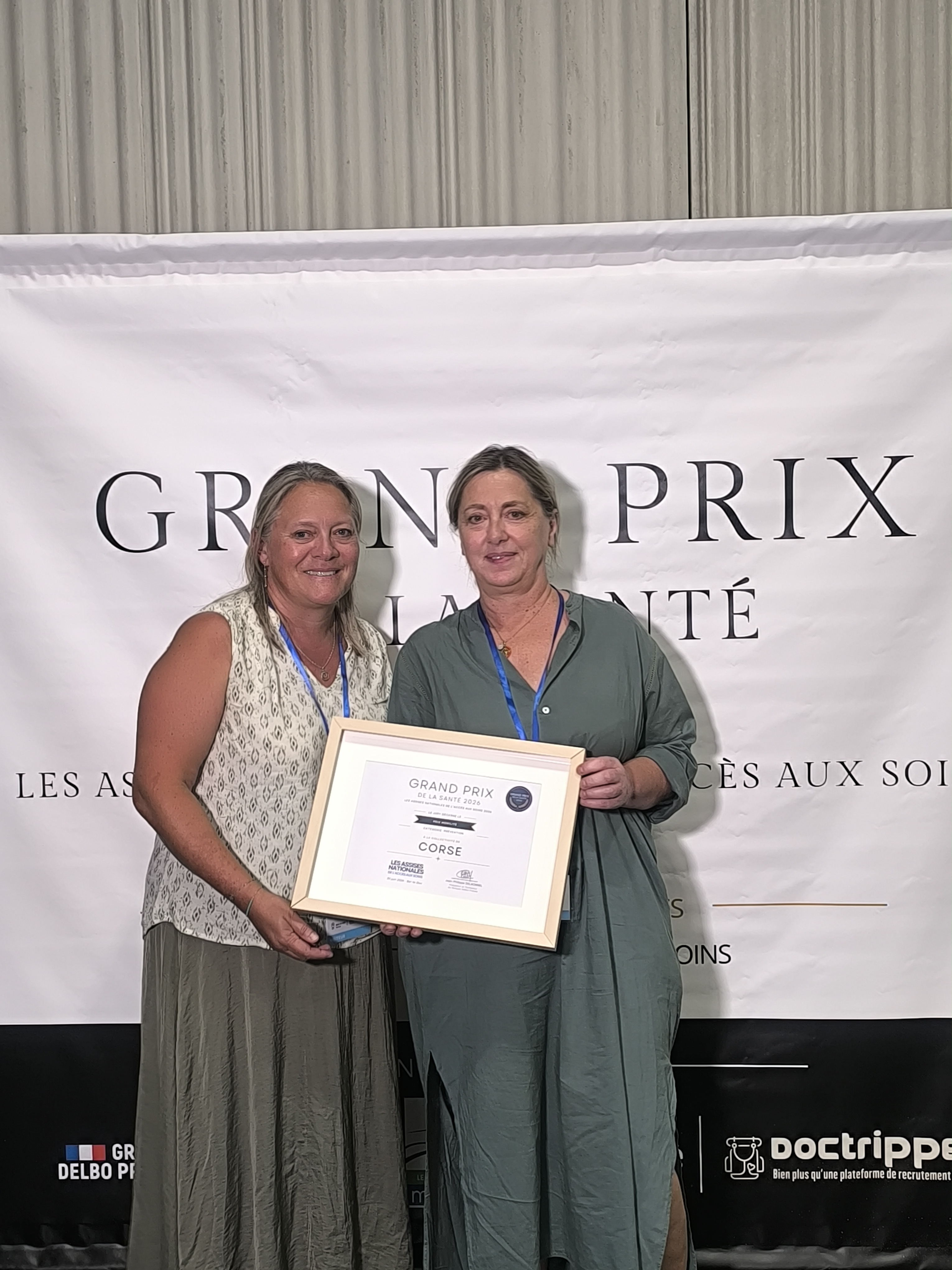 Vaninna PATRONI, cheffe de service Stratégie territoriale de promotion de la santé, et Corinne SELVINI, chargée de mission Relations interpartenariales, se sont rendues à BAR-LE-DUC pour recevoir ce prix