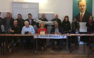 Firma di a Cartula di a Lingua Corsa da a Federazioni di i fieri rurali agriculi è artigianali di Corsica marcuri u 14 di marzu di u 2018 sala Simon’ Ghjuvanni Vinciguerra, Cunsigliu di a lingua corsa 