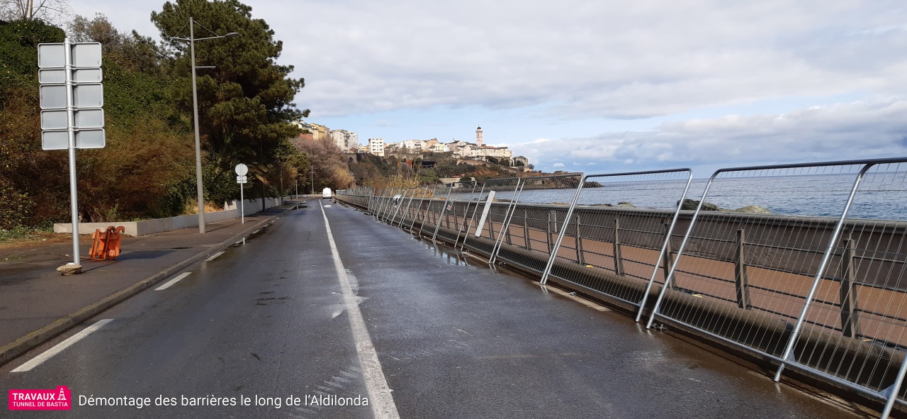 Démontage des barrières le long de l'Aldilonda Démontage des barrières le long de l'Aldilonda